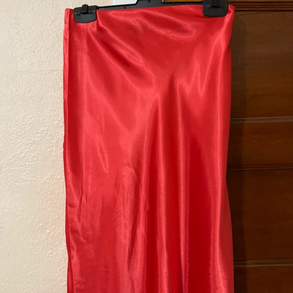 Midi satin skirt